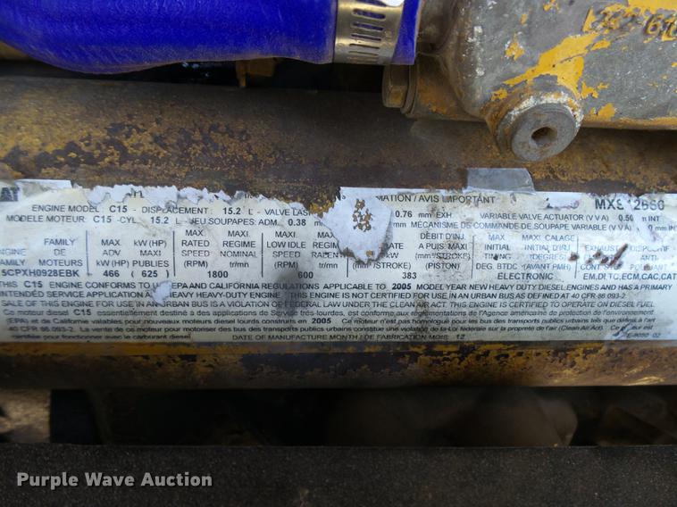 image for item DC3793 2005 Kenworth T800 semi truck