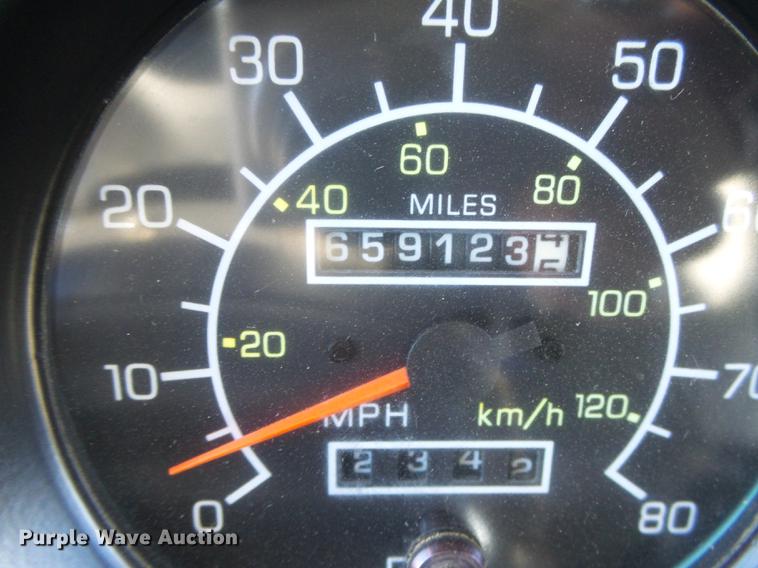 image for item DC3793 2005 Kenworth T800 semi truck