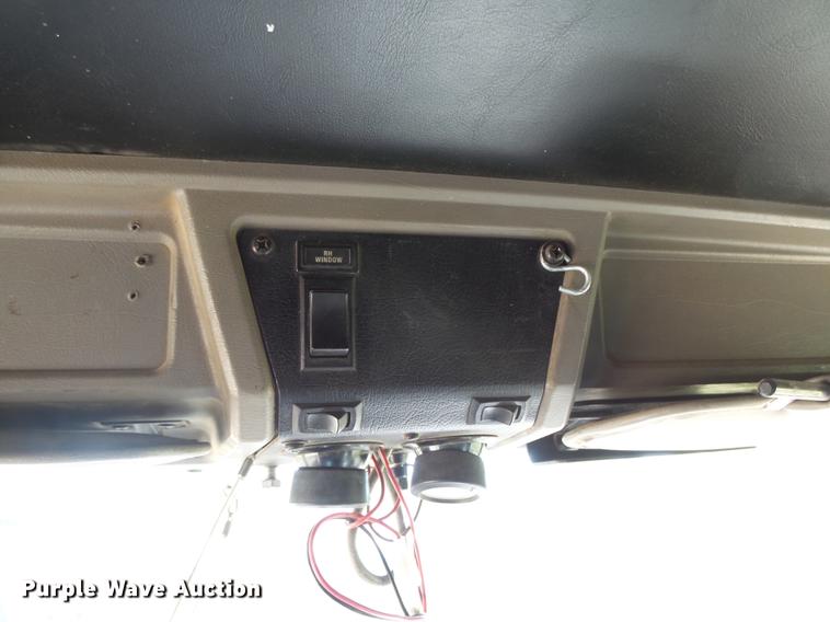 image for item DC3793 2005 Kenworth T800 semi truck