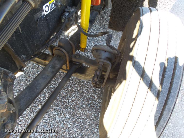 image for item DC3793 2005 Kenworth T800 semi truck