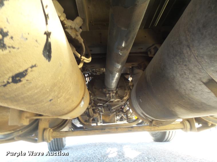 image for item DC3793 2005 Kenworth T800 semi truck