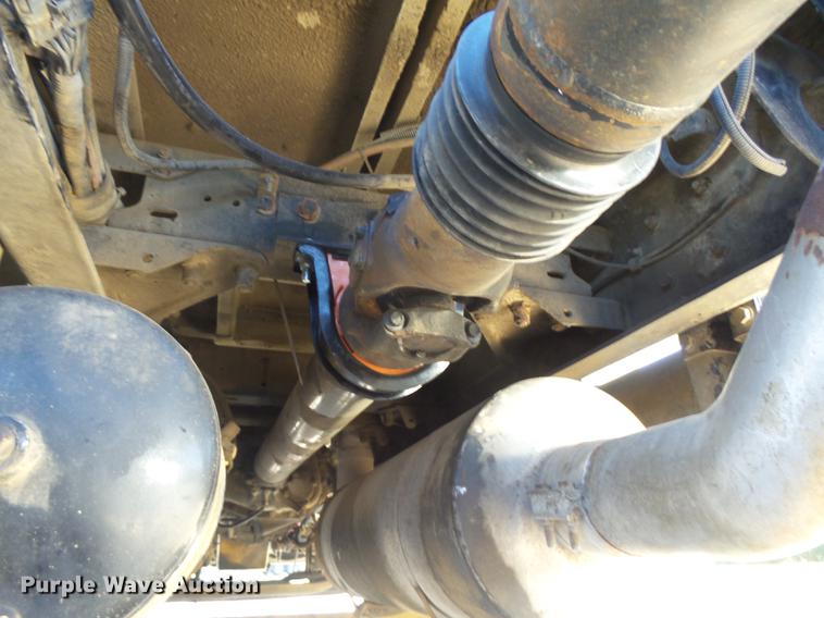 image for item DC3793 2005 Kenworth T800 semi truck