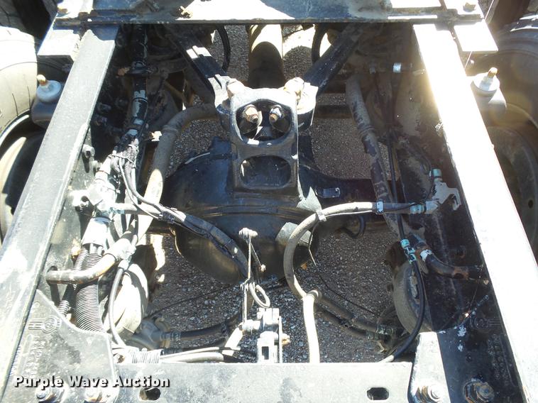 image for item DC3793 2005 Kenworth T800 semi truck