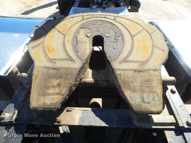 image for item DC3793 2005 Kenworth T800 semi truck