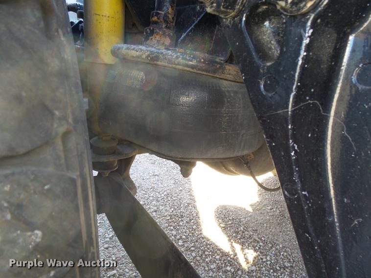 image for item DC3793 2005 Kenworth T800 semi truck