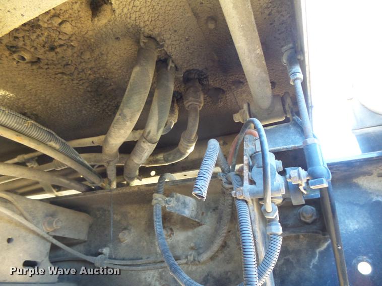 image for item DC3793 2005 Kenworth T800 semi truck