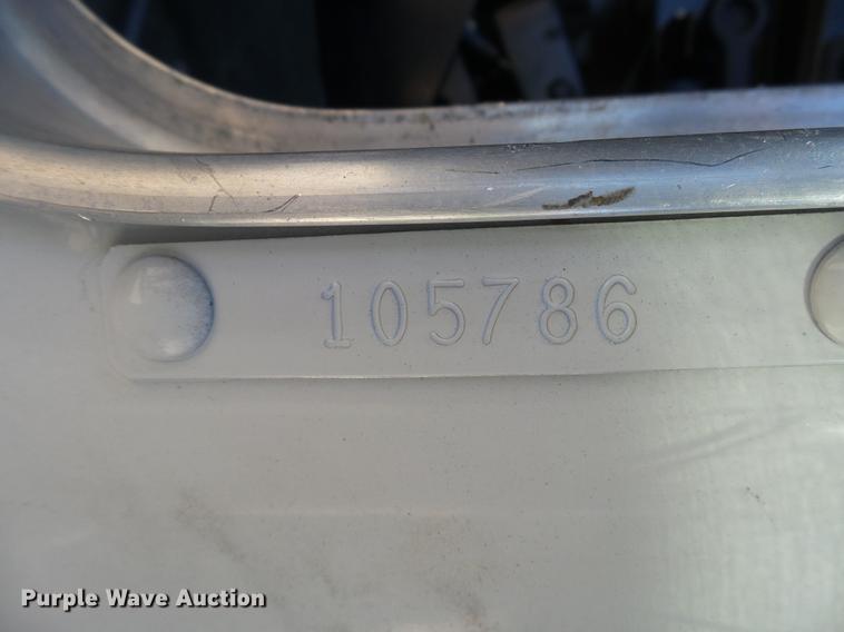 image for item DC3793 2005 Kenworth T800 semi truck