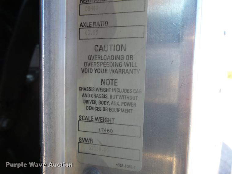 image for item DC3793 2005 Kenworth T800 semi truck