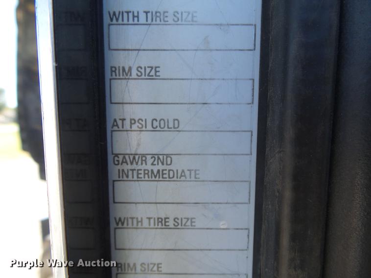 image for item DC3793 2005 Kenworth T800 semi truck