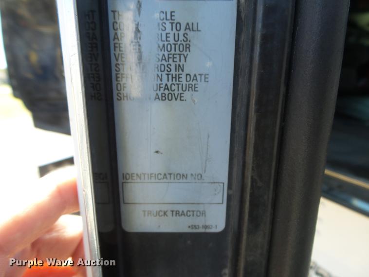 image for item DC3793 2005 Kenworth T800 semi truck