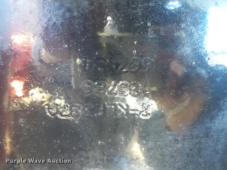 image for item DC3793 2005 Kenworth T800 semi truck