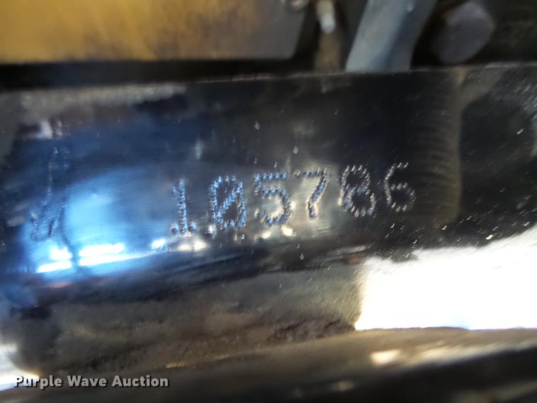 image for item DC3793 2005 Kenworth T800 semi truck