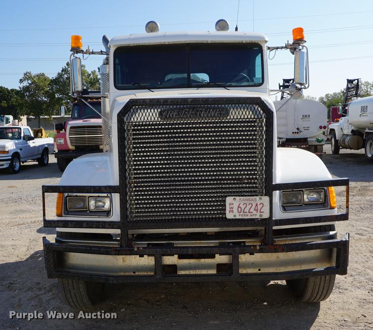 image for item DC5260 1992 Freightliner FLD semi truck