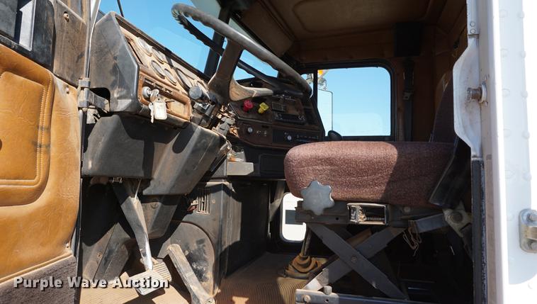 image for item DC5260 1992 Freightliner FLD semi truck