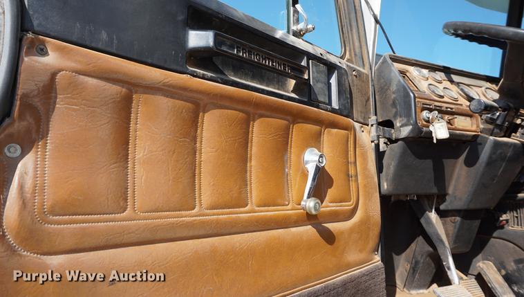 image for item DC5260 1992 Freightliner FLD semi truck