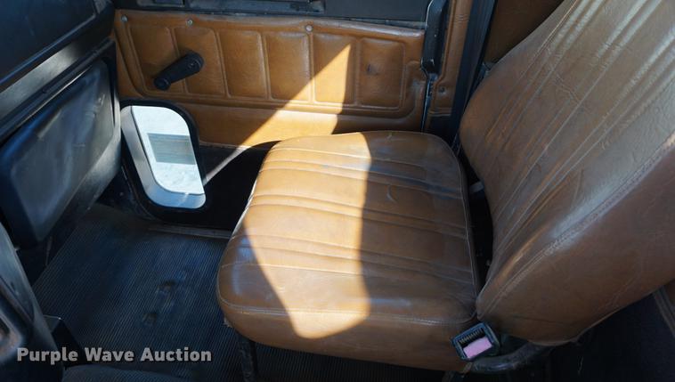 image for item DC5260 1992 Freightliner FLD semi truck