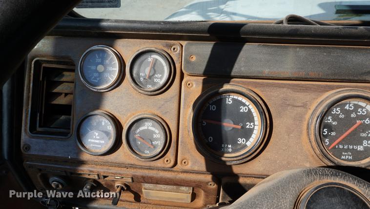 image for item DC5260 1992 Freightliner FLD semi truck