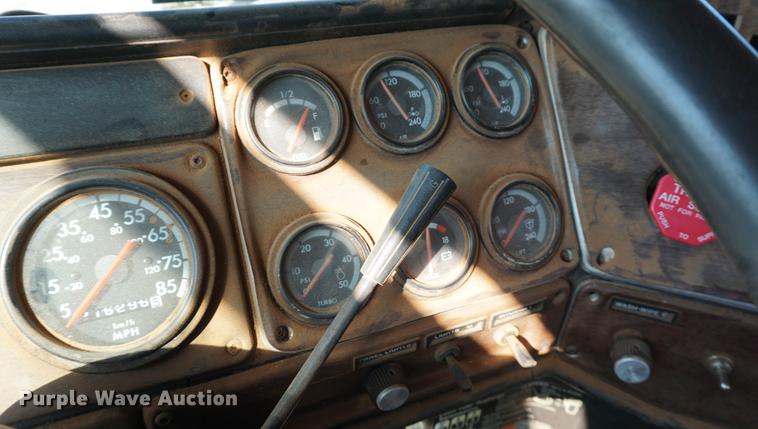 image for item DC5260 1992 Freightliner FLD semi truck