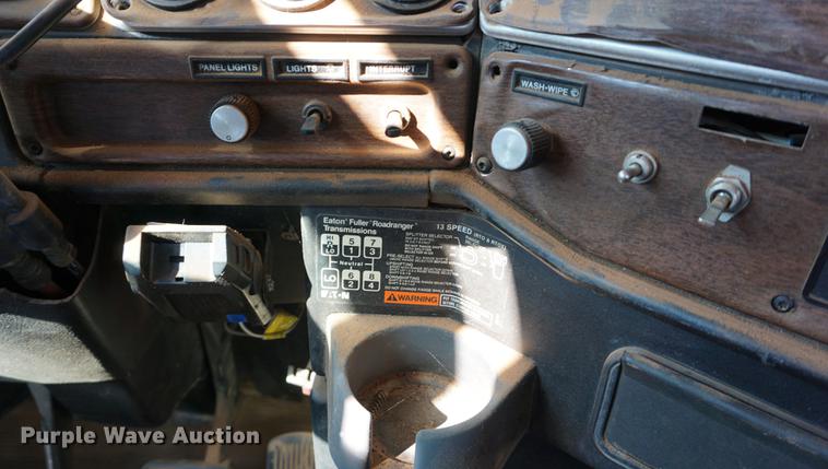 image for item DC5260 1992 Freightliner FLD semi truck