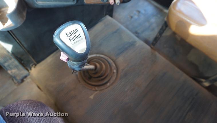 image for item DC5260 1992 Freightliner FLD semi truck