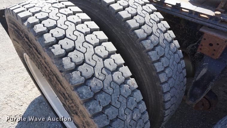 image for item DC5260 1992 Freightliner FLD semi truck