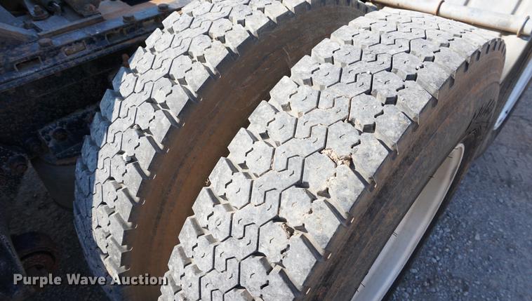 image for item DC5260 1992 Freightliner FLD semi truck