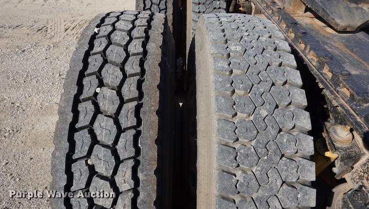 image for item DC5260 1992 Freightliner FLD semi truck