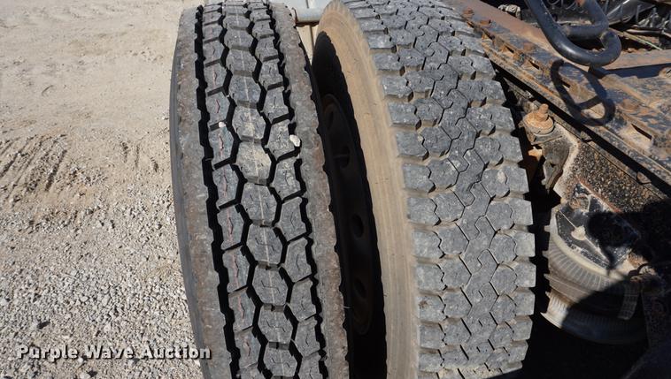 image for item DC5260 1992 Freightliner FLD semi truck