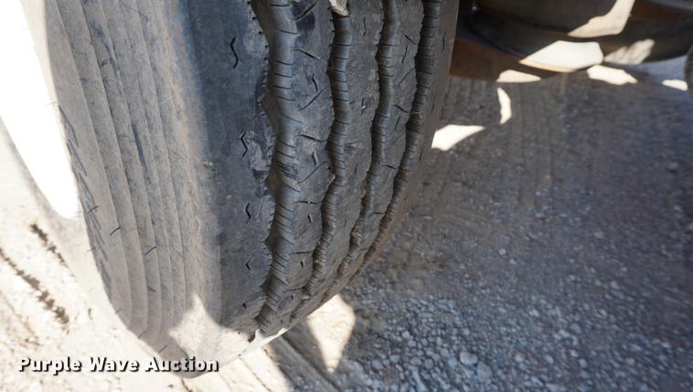 image for item DC5260 1992 Freightliner FLD semi truck