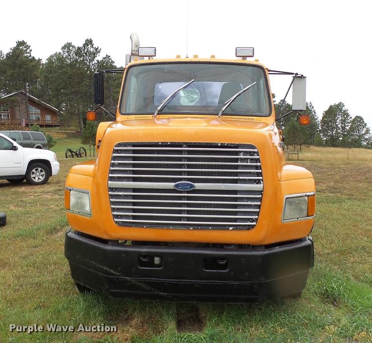 image for item DC6414 1990 Ford L9000 semi truck