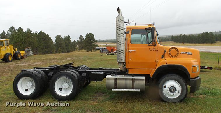 image for item DC6414 1990 Ford L9000 semi truck