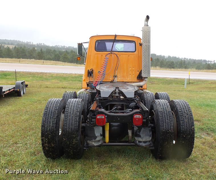 image for item DC6414 1990 Ford L9000 semi truck