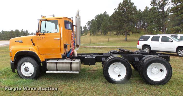 image for item DC6414 1990 Ford L9000 semi truck