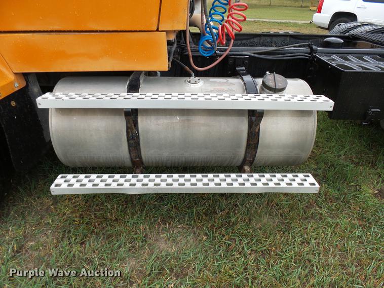 image for item DC6414 1990 Ford L9000 semi truck