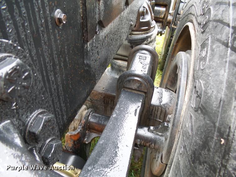 image for item DC6414 1990 Ford L9000 semi truck