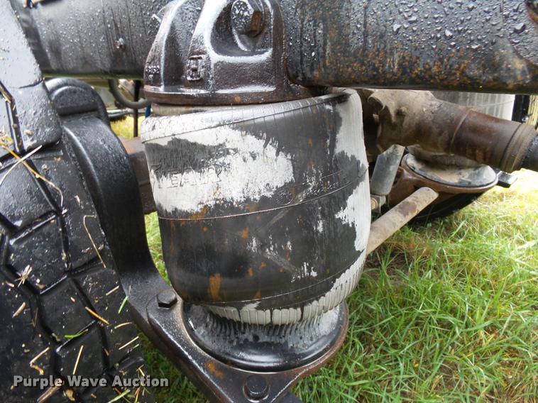 image for item DC6414 1990 Ford L9000 semi truck