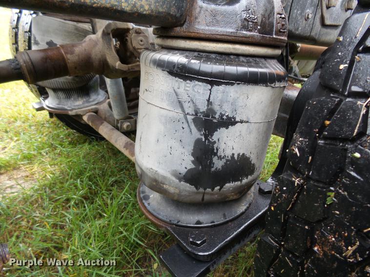 image for item DC6414 1990 Ford L9000 semi truck