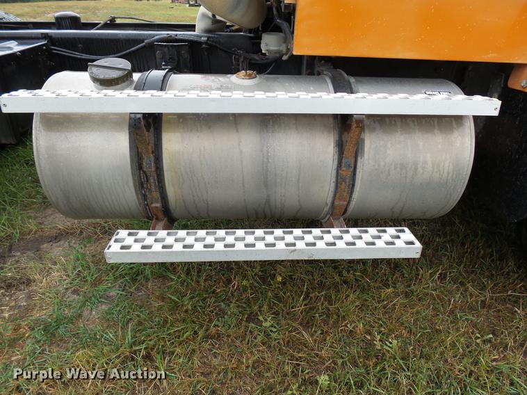 image for item DC6414 1990 Ford L9000 semi truck