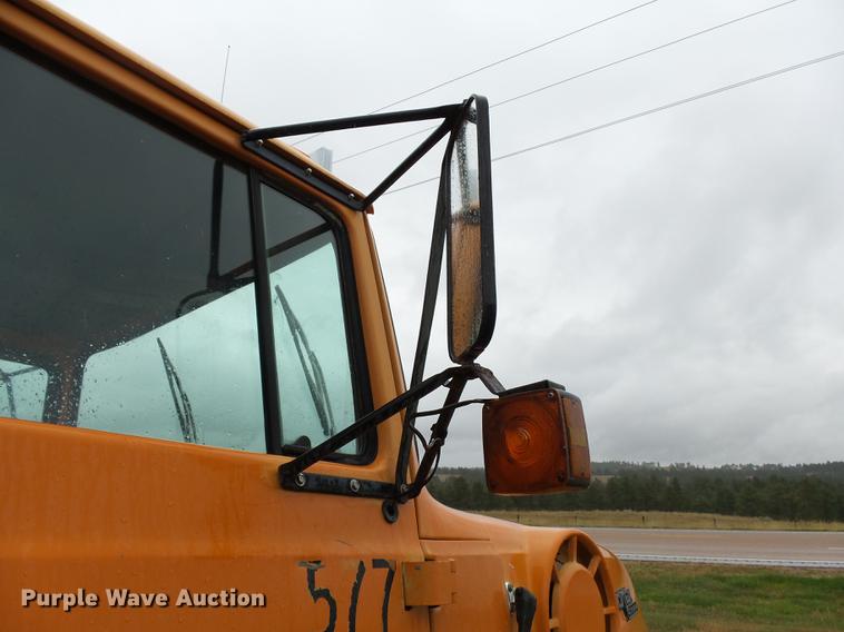 image for item DC6414 1990 Ford L9000 semi truck