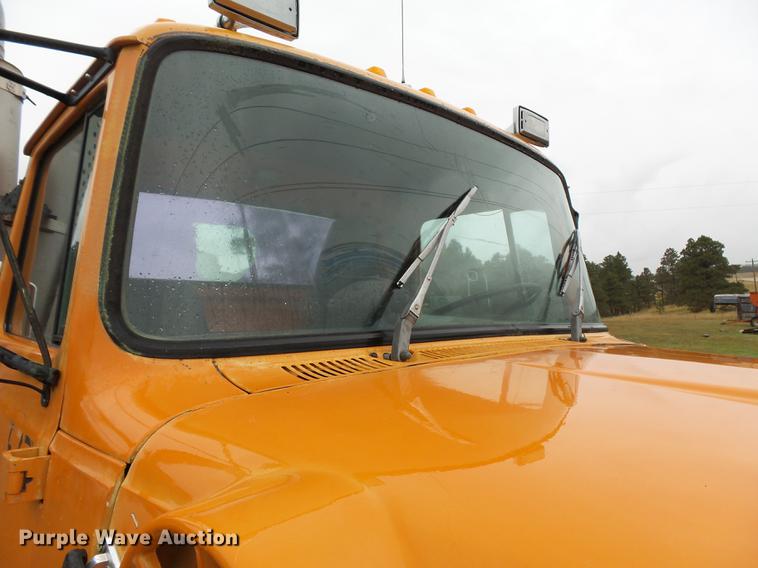 image for item DC6414 1990 Ford L9000 semi truck