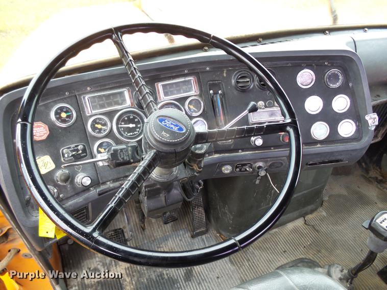 image for item DC6414 1990 Ford L9000 semi truck