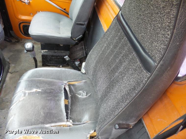 image for item DC6414 1990 Ford L9000 semi truck