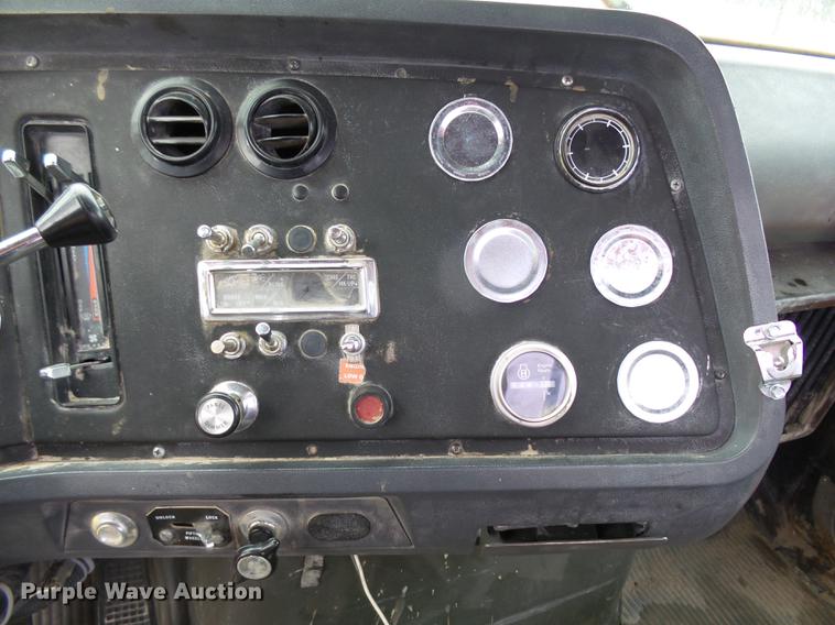 image for item DC6414 1990 Ford L9000 semi truck