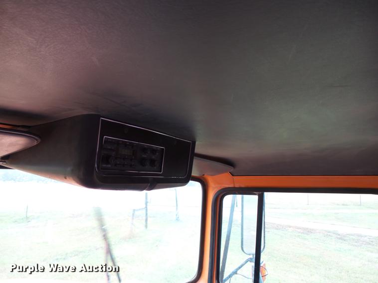 image for item DC6414 1990 Ford L9000 semi truck