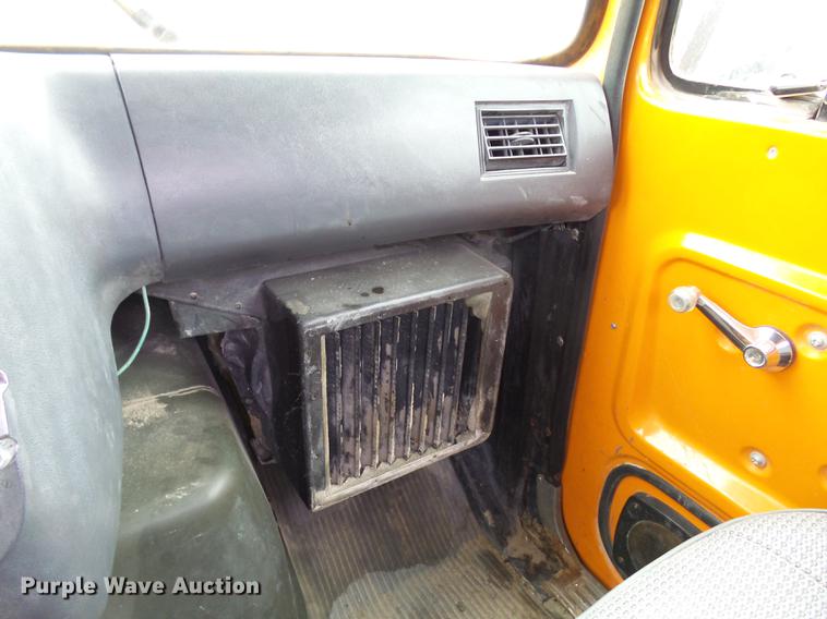 image for item DC6414 1990 Ford L9000 semi truck