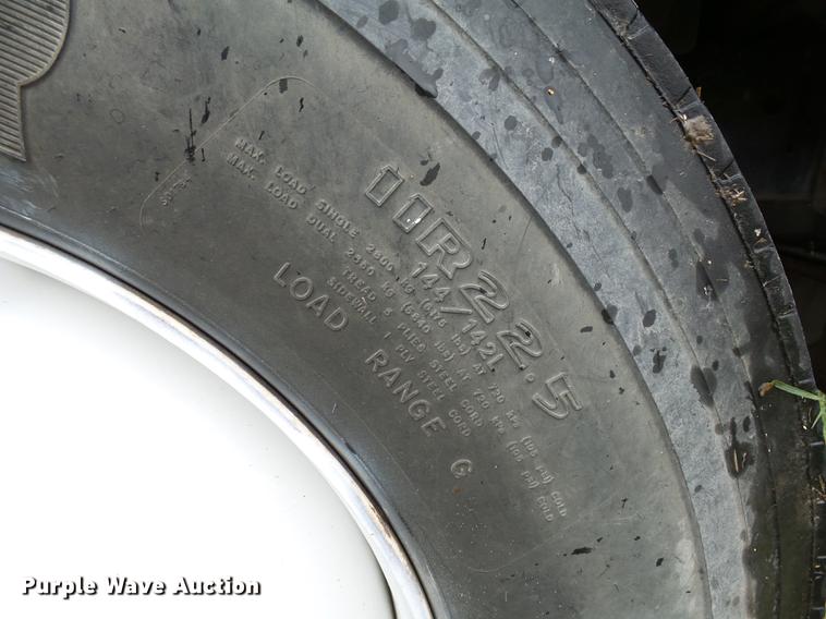 image for item DC6414 1990 Ford L9000 semi truck