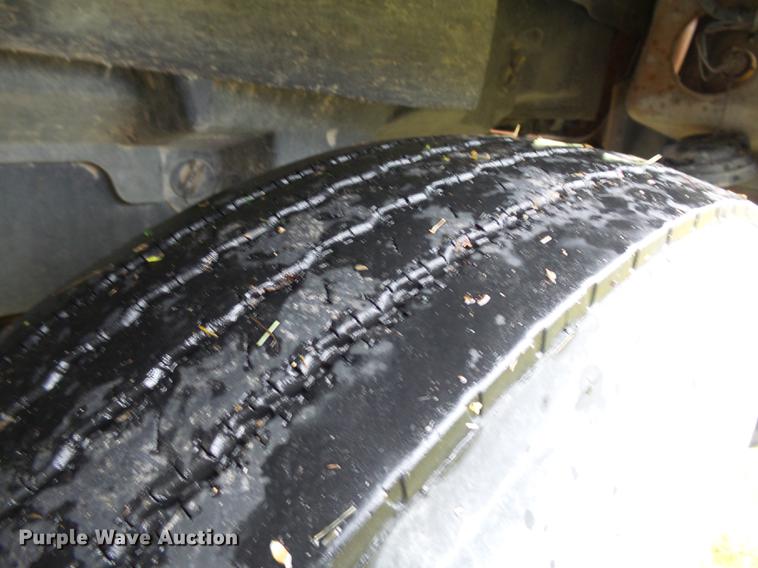 image for item DC6414 1990 Ford L9000 semi truck