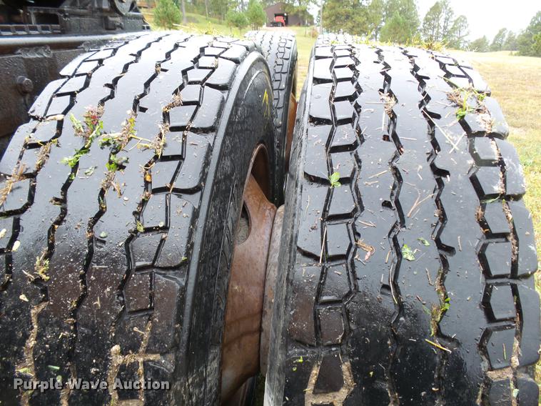 image for item DC6414 1990 Ford L9000 semi truck