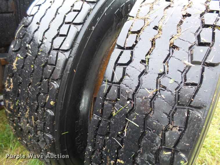 image for item DC6414 1990 Ford L9000 semi truck