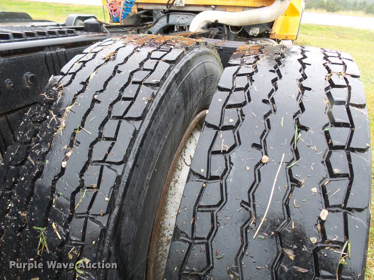 image for item DC6414 1990 Ford L9000 semi truck